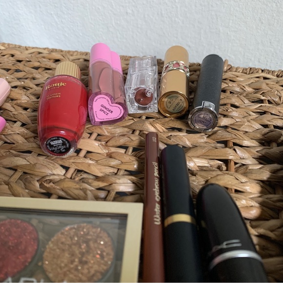 *SOLD* Assorted Makeup - Picture 4 of 4